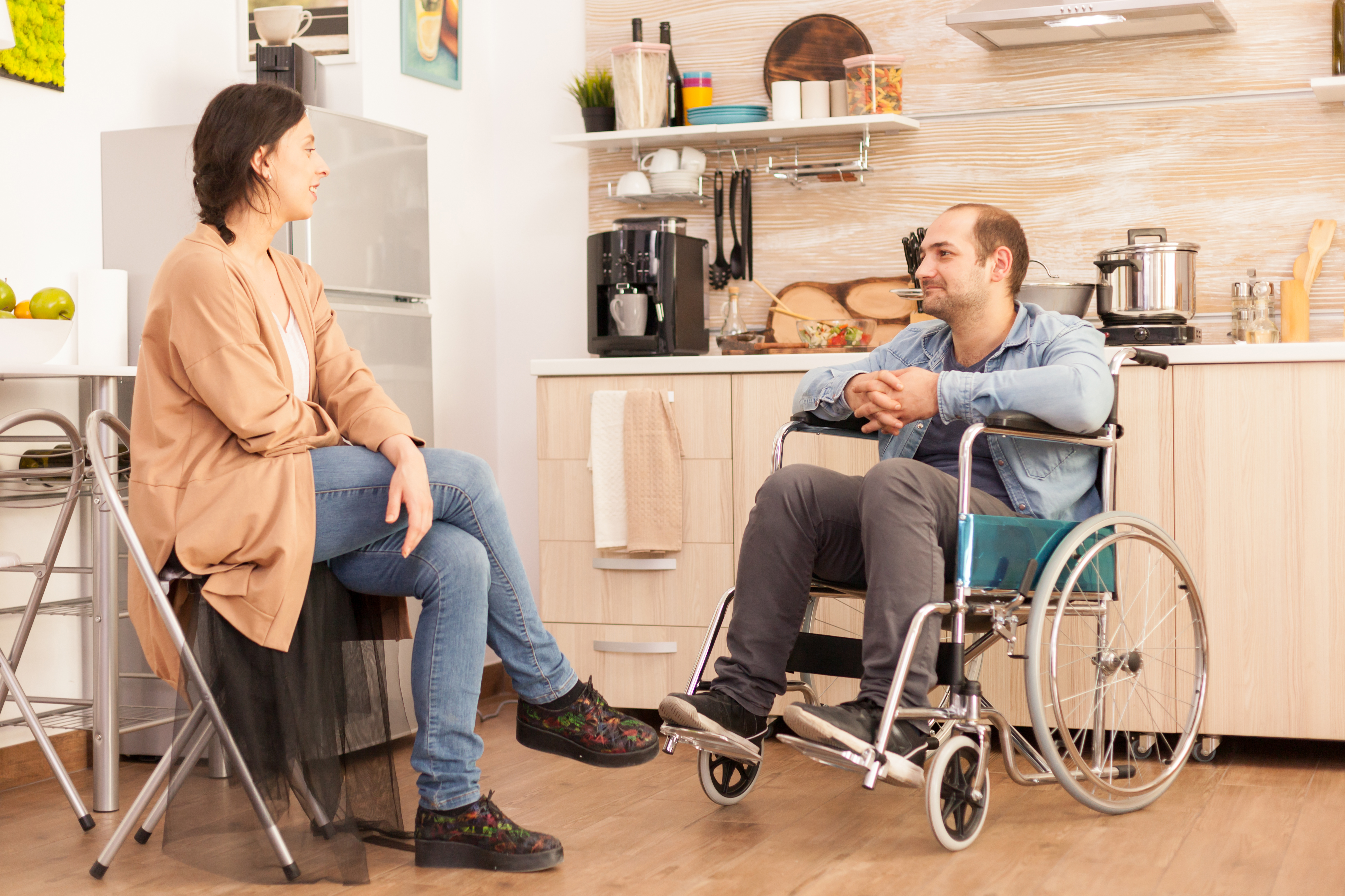 Супруга инвалида 1 группы. Муж инвалид. Кухня для инвалидов. Кухня для инвалида с креслом. Муж инвалид и его жена.