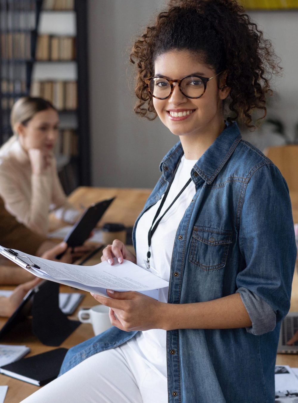 formatrice avec ses apprenants lors d'une formation